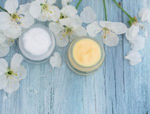 Schneekönigin Hautpflege Creme mit Blumen