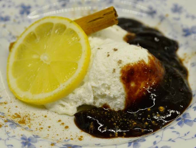 Joghurtmousse mit Pflaumensoße - silberherzen.de