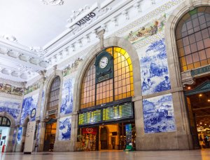 Porto Bahnhof mit Keramikmalerei