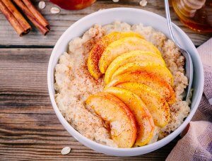 Porridge mit Apfel und Zimt